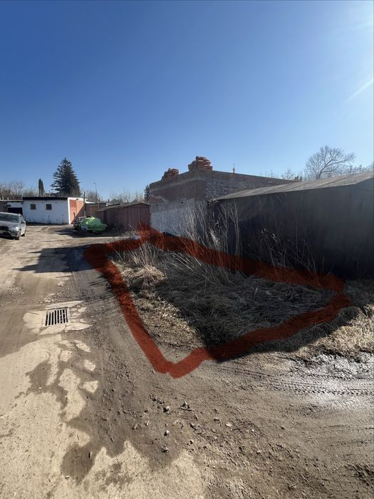 Продам місце на два гаража