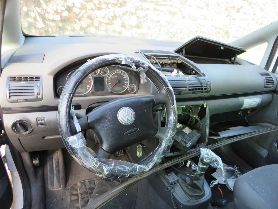 Volkswagen Sharan 2.0TDI de 2006 - Peças Usadas