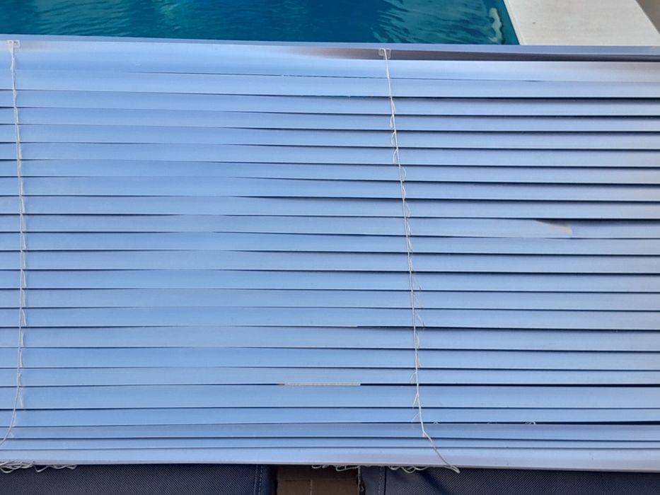 Estores laminados em aluminio