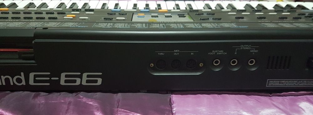 Sintetizador ROLAND E66