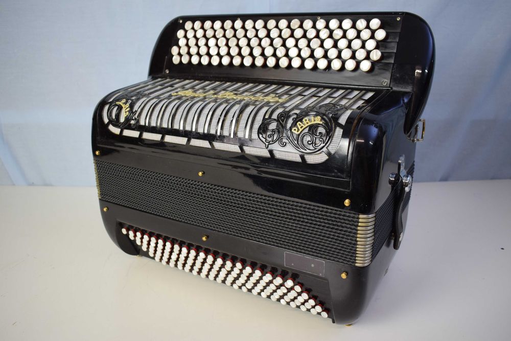 Acordeao Paul Beuscher Paris 4 Voz. N 29