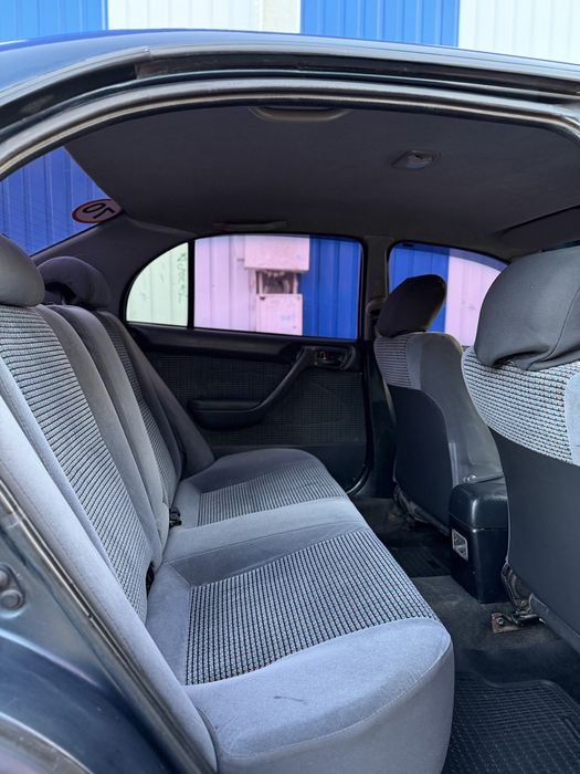 Toyota Carina E 1.6 бензин