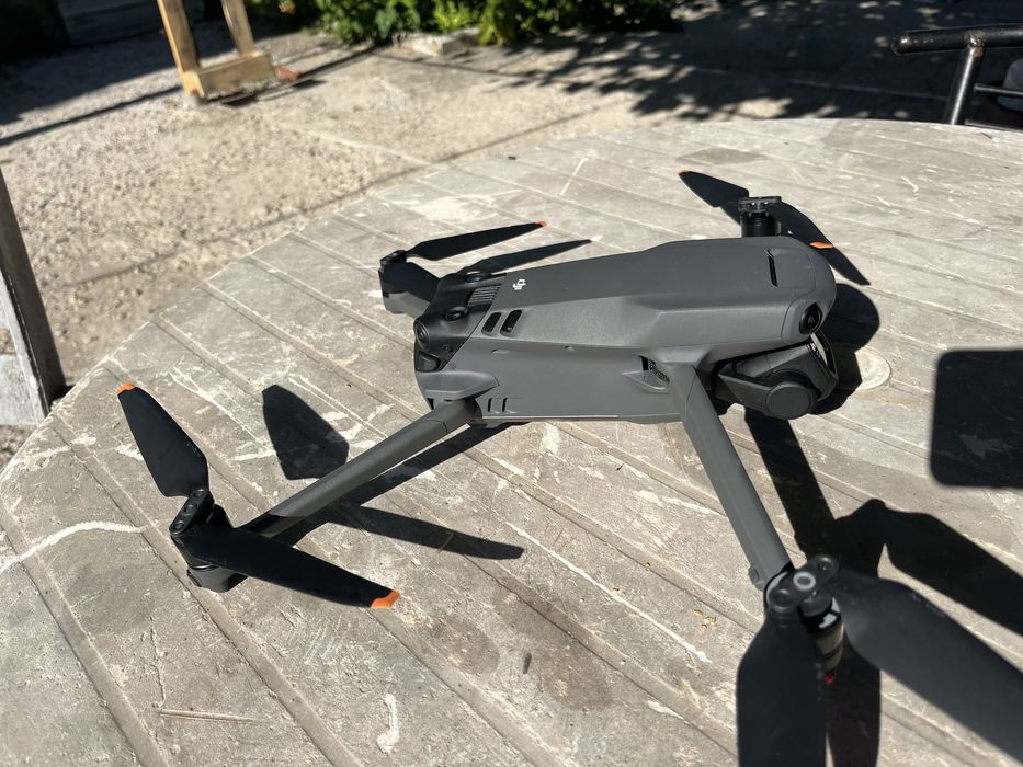 квадрокоптер DJI Mavic 3 Classic