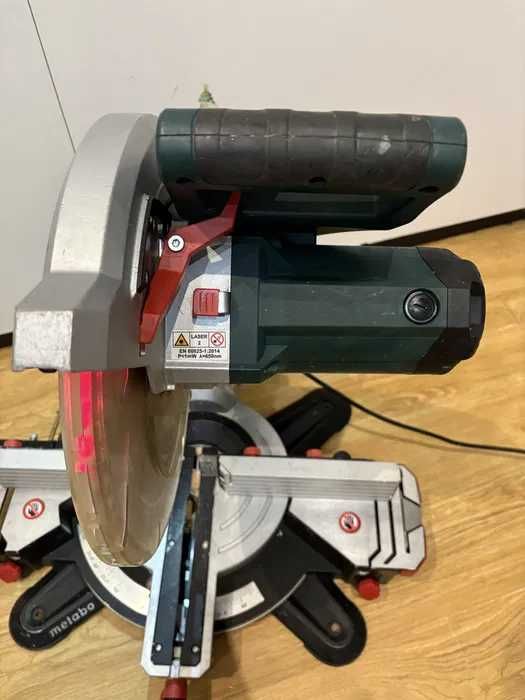 Торцювальна пила Metabo KS 305m