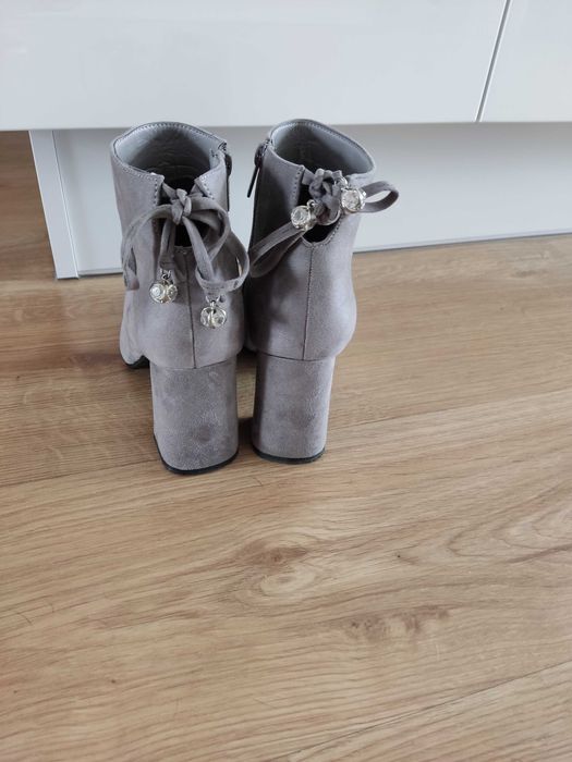 Botki zamszowe damskie