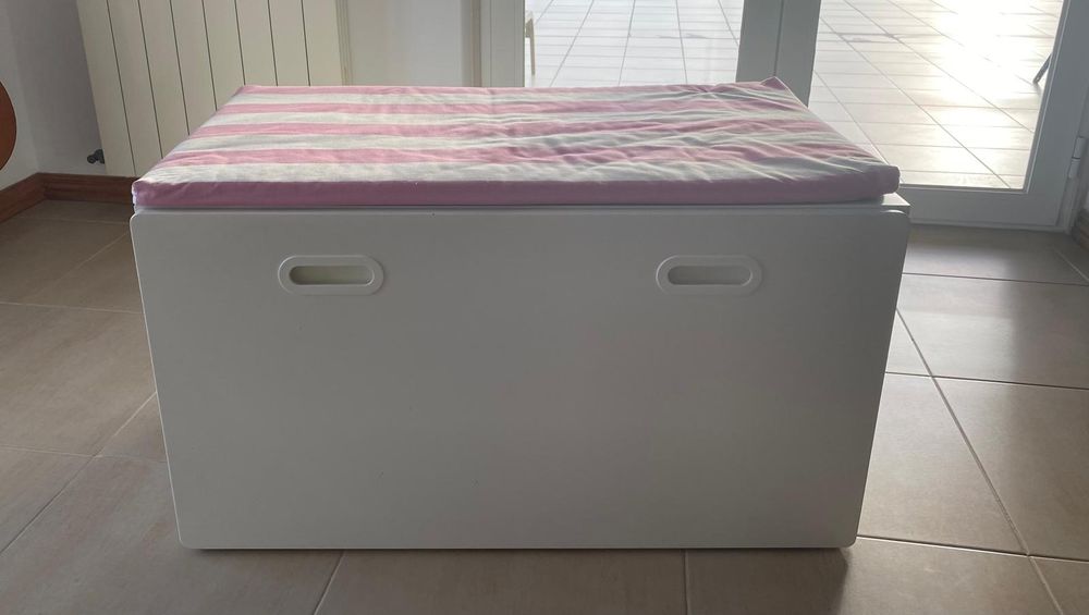 Bau/banco IKEA com arrumação