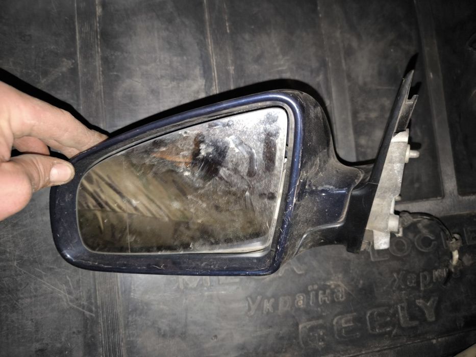 Продам зарчасти и Зеркала на Ауди а6 c5 

1000 грн.