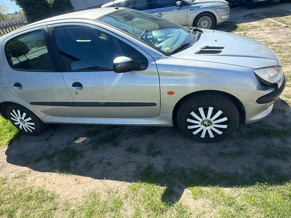 Sprzedam samochód osobowy peugeot 206