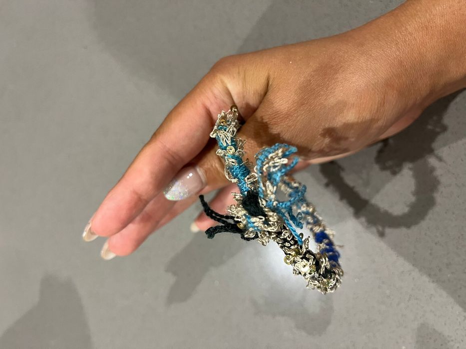 pulseira nova artesanal de marca portuguesa em tons azuis