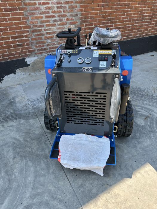 Mini ładowarka Rippa RS 04  z silnikem Briggs& Stratton