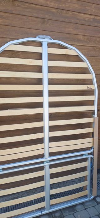 Stelaż łóżka łamany na siłownikach przyczepa kempingowa kamper