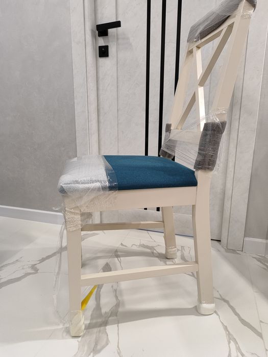 Стільці із дуба.