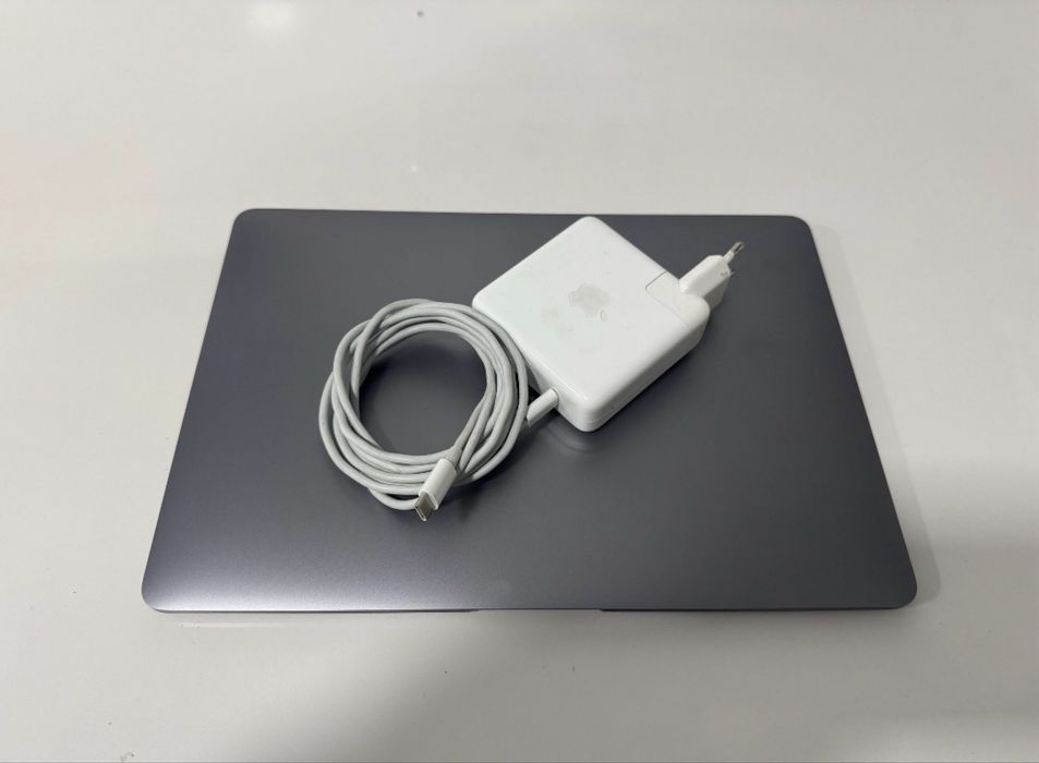 MacBook Air (retina, 13-inch,2019)