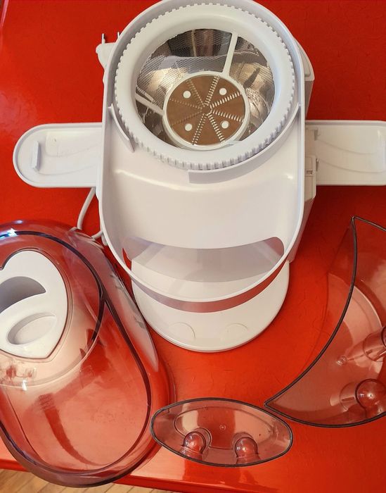 Продаю Соковыжималку "Scarlett SC 012" Новая