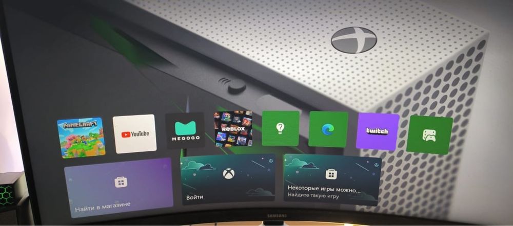 Продається Xbox One S 1TB на запчастини або під ремонт.