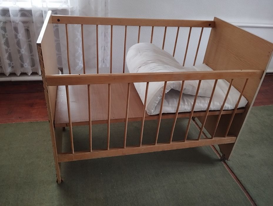 Дитяче ліжко з матрацем