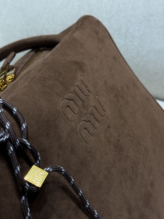 Сумка Miu Miu Chocolate Suede Beau Top-Handle Bag