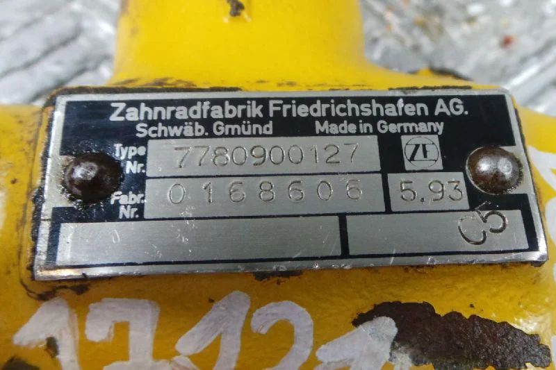Zestaw zaworów ZF 7780900127 do Liebherr A902, A932