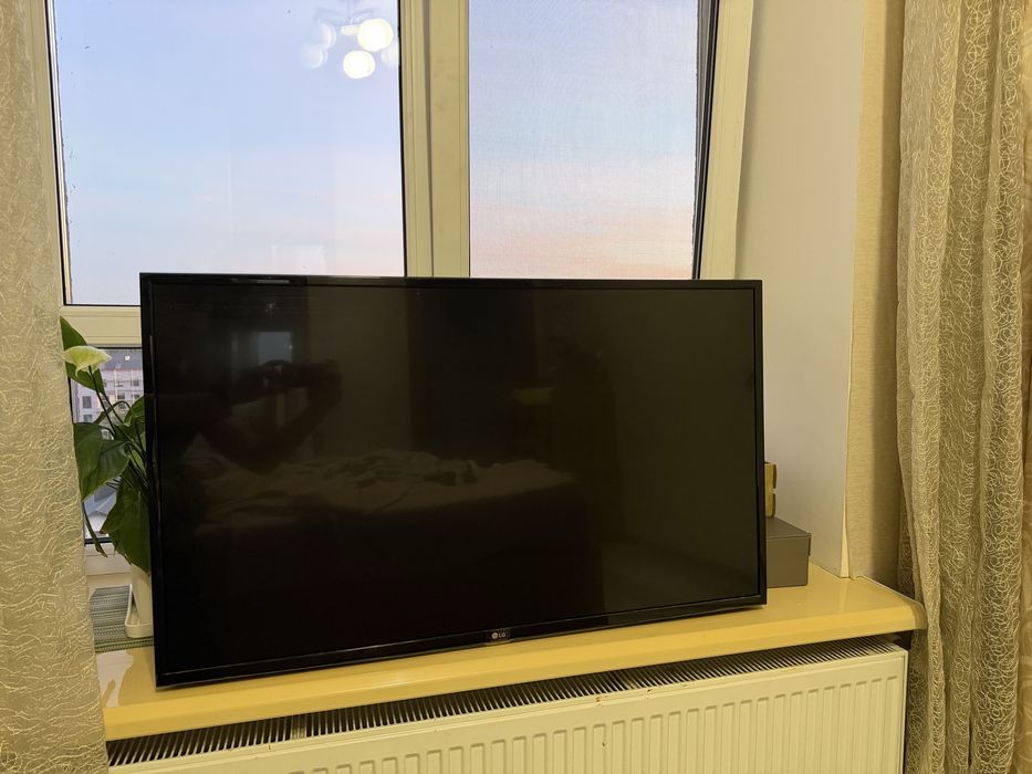 Телевізор LG 43LH510V