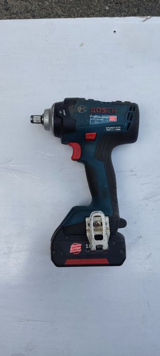 Гайковерт ударний акумуляторний Bosch Professional GDS 18V-400 для СТО