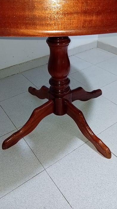 Mesa de Jantar Redonda Extensível (Madeira Maciça) + 5 Cadeiras