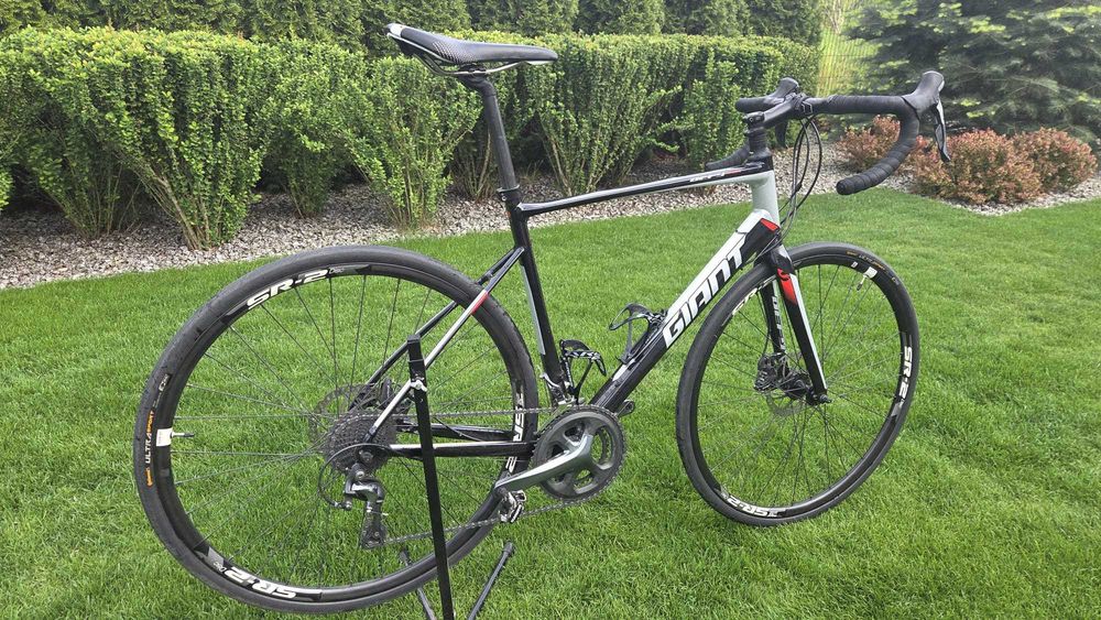 Rower szosowy Giant Defy 2