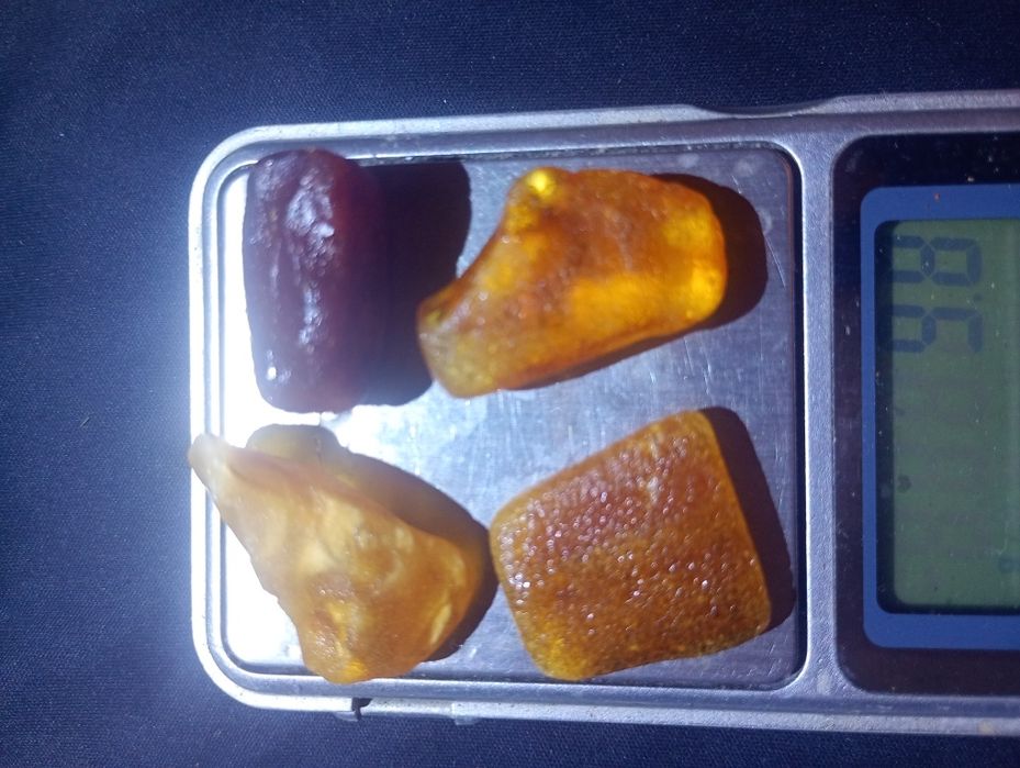 Bursztyn Bałtycki surowy 4szt