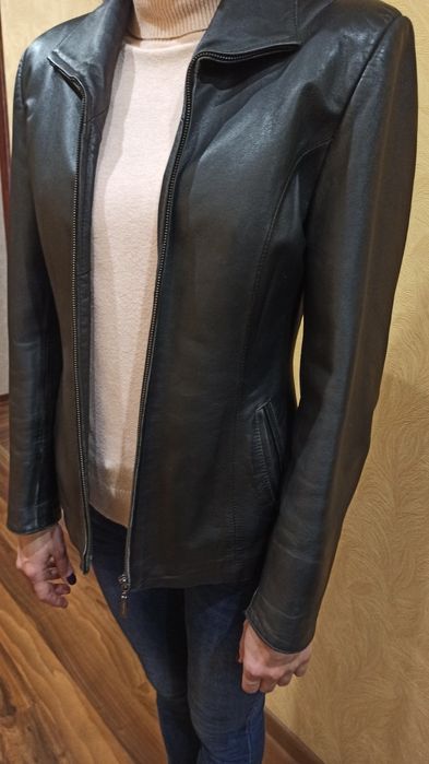 Женская кожаная куртка размер s