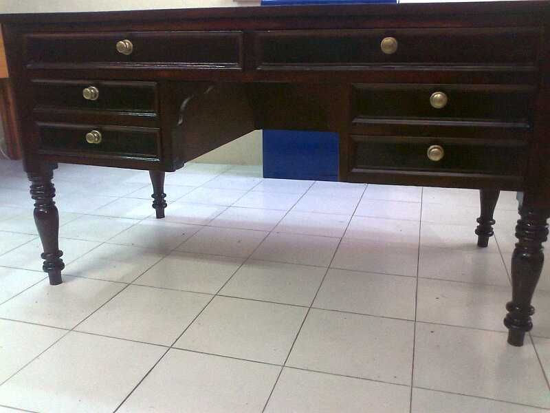 Secretária Romântica muito antiga, de grande formato