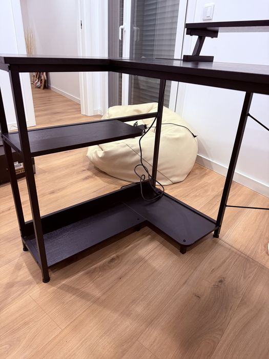 Mesa em formato L 120x80 com arrumacao lateral