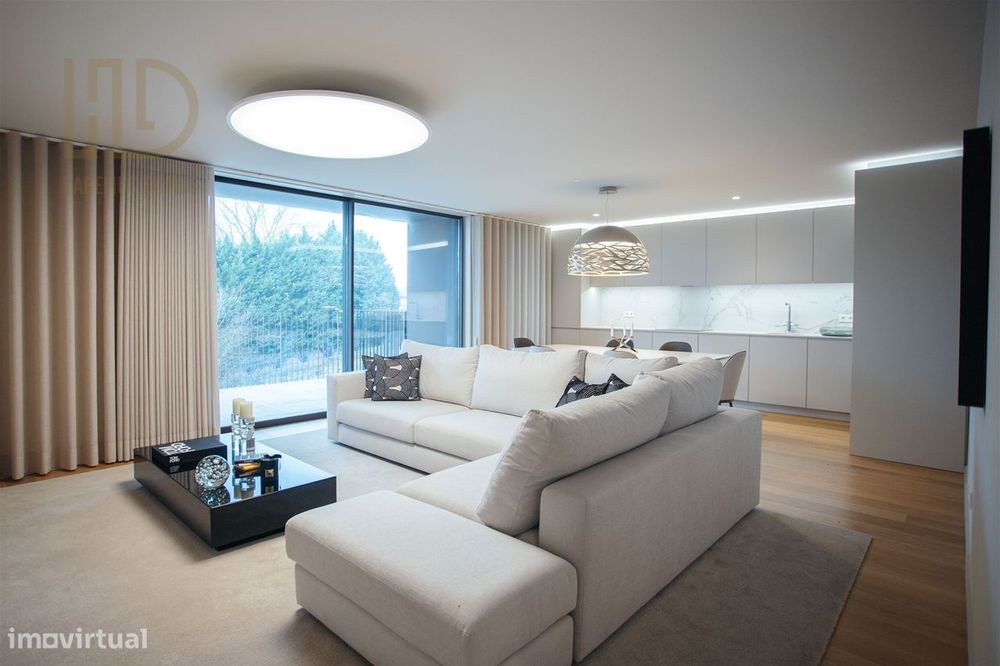 Apartamento T4 nos Jardins da Arrábida