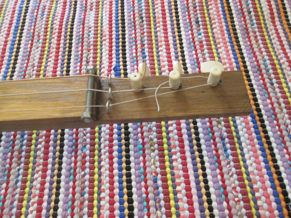 Guitarra Fretless (Wine Box Guitar)