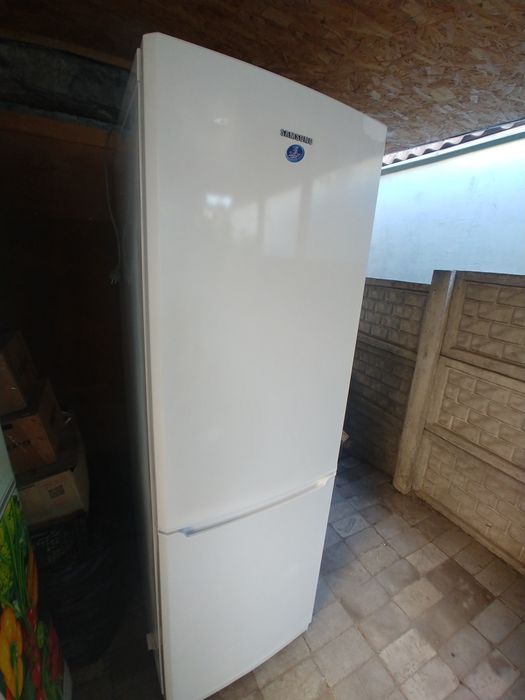 Холодильник Samsung