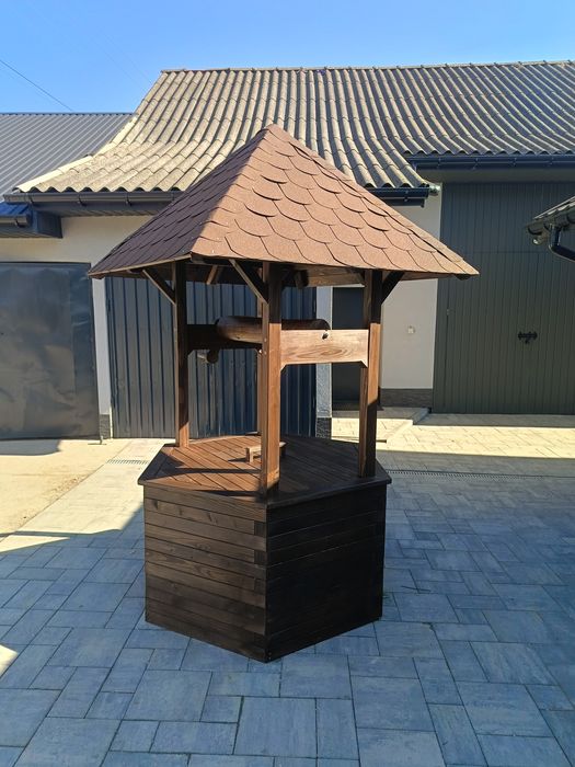 Drewniane studnie ogrodowe.