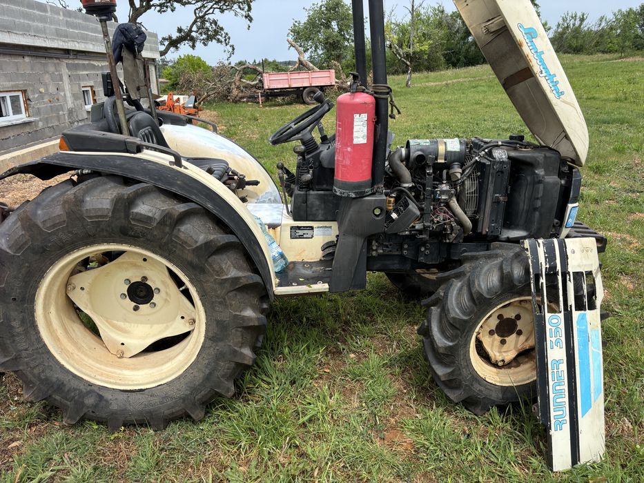 Tenho para venda tractor 4x4 com alfais semi novas e revisionado .