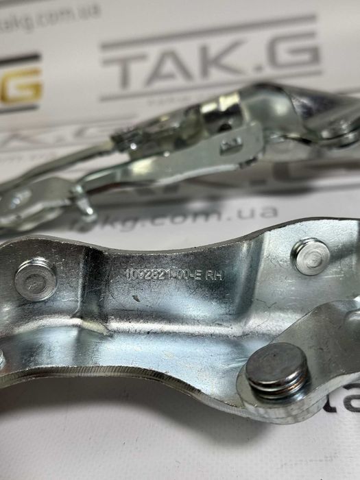 Петля кришки багажника ліва права рест дорест Tesla model 3 Y