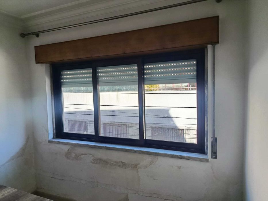 Janelas usadas em aluminio bordeaux com vidro duplo