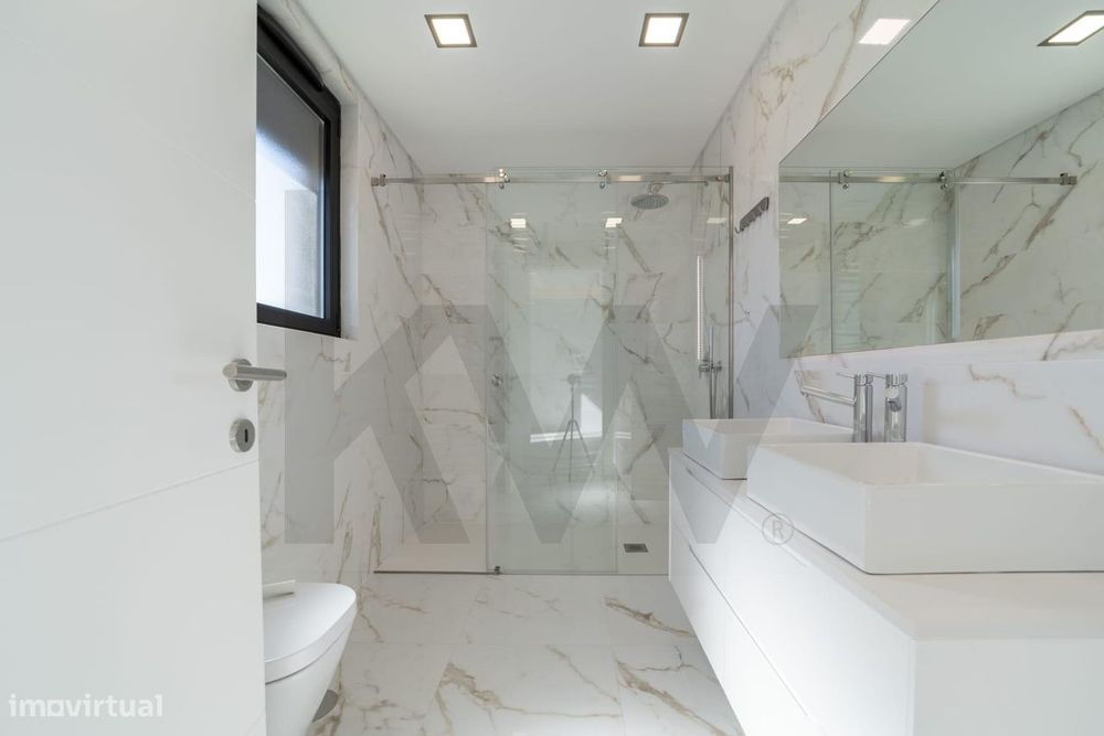 Penthouse T2 de Luxo com Terraço e Jacuzzi Privado | Vista Mar 180º