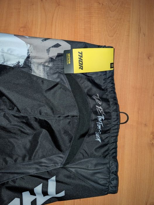 Calças de enduro da marca THOR