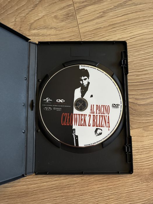 Człowiek z blizną , DVD