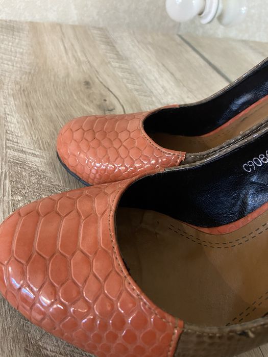 Туфлі каблук 38-39 р