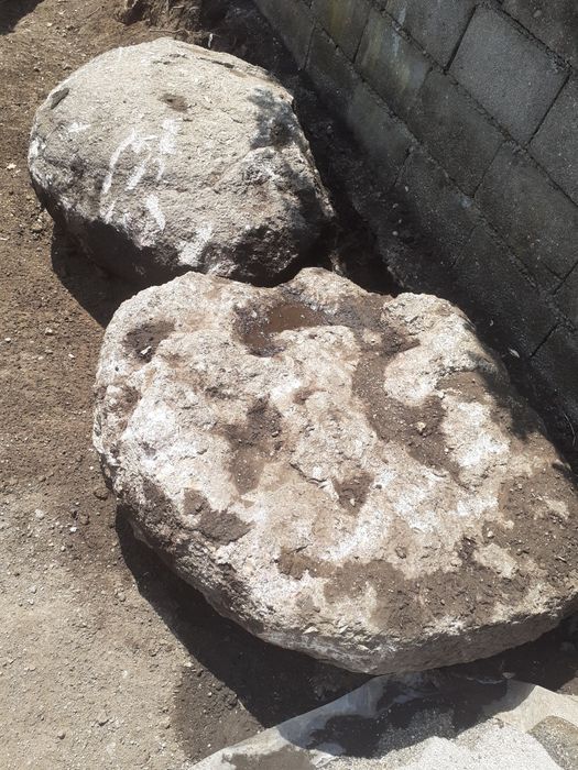Vendo duas pedras grandes 10€
