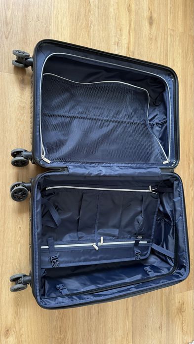 Walizka średniej wielkości, praktycznie jak nowa