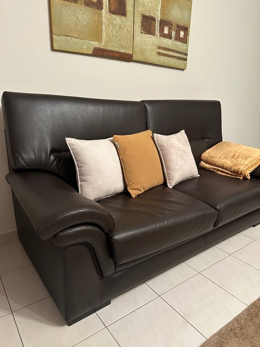 Sofá castanho escuro 110€