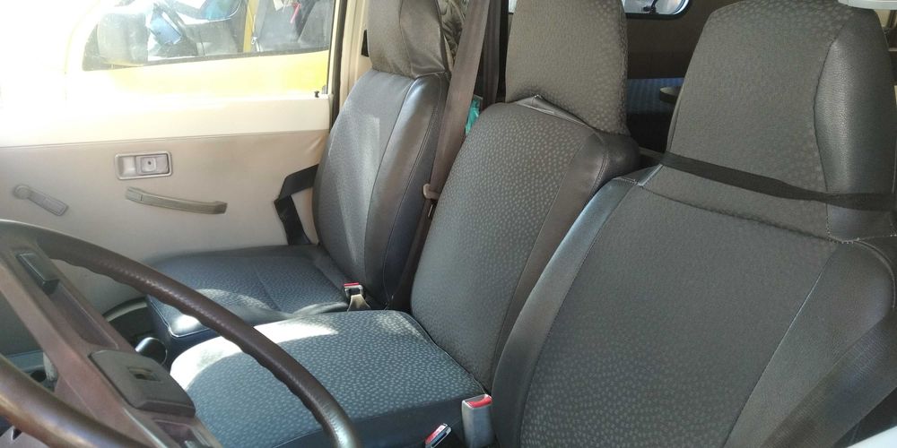 Autocaravana Mitsubishi L300: 2 camas de casal, 6 lugares de livrete