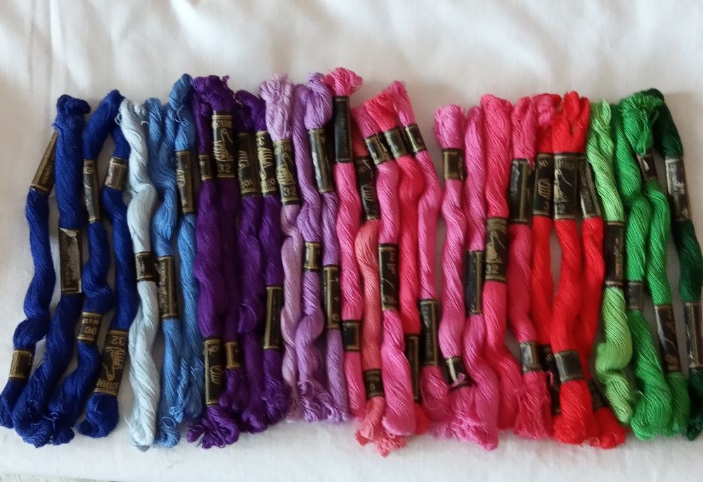 Нитки шерстяні для вишивання.