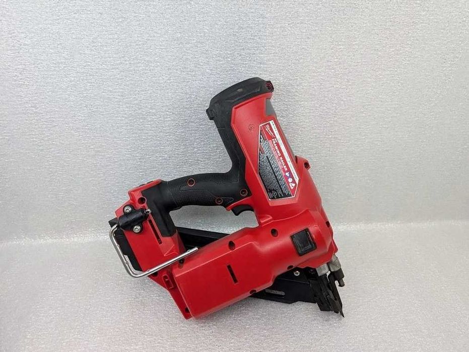 Gwoździarka akumulatorowa Milwaukee M18 FUEL 2745-20 — 30–34–90 mm, oryginał