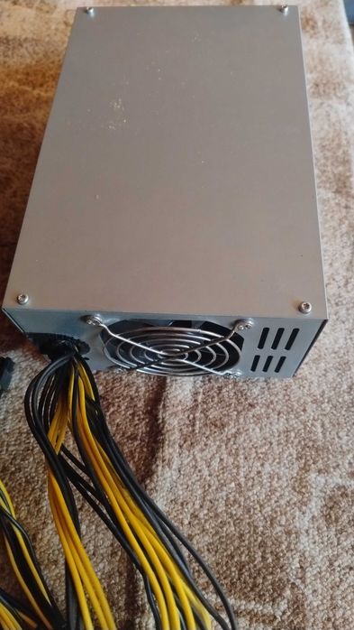 Antminer Zasilacz 1800W.