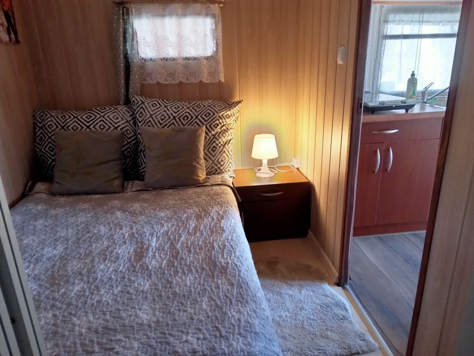 Domek 2-3 os Nr. 1 nad jeziorem sauna, jacuzzi na obiekcie