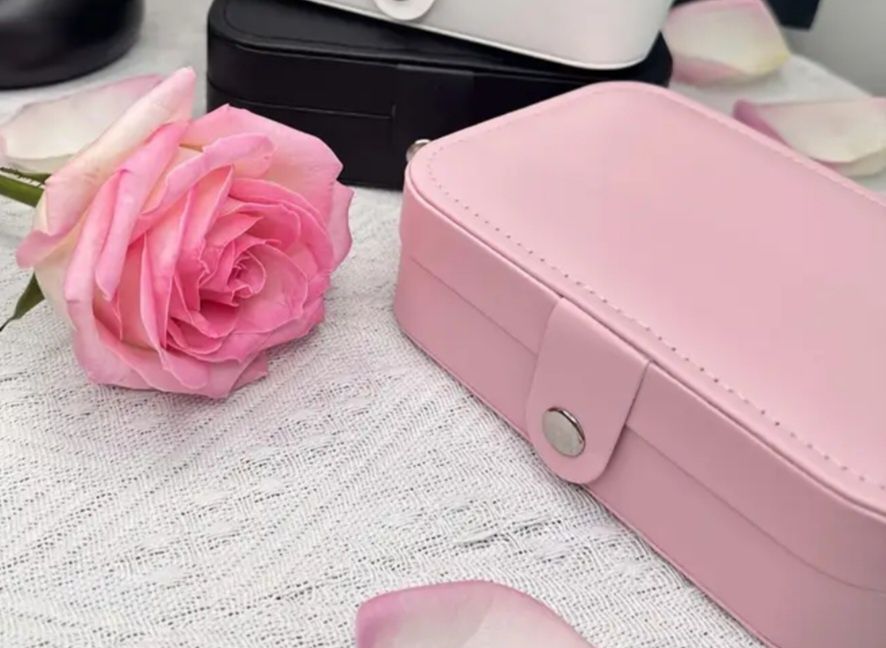 Guarda joias com muita arrumação